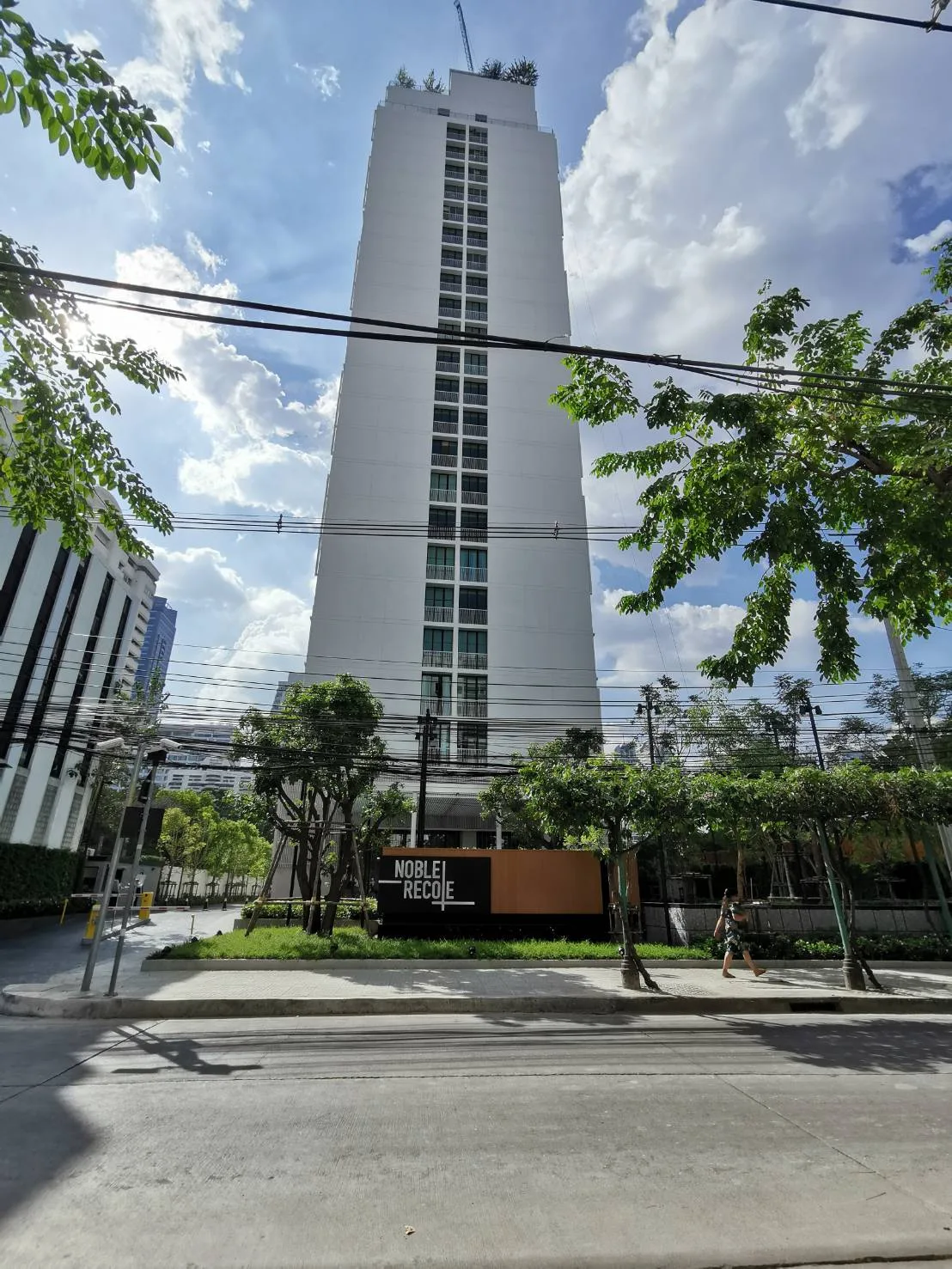 ภาพจริงของ โนเบิล รีโคล - Noble Recole ย่านอโศก จาก Google Maps (รูปที่ 3)