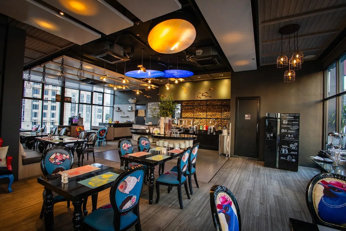 Clover Sky Bar & Restaurant